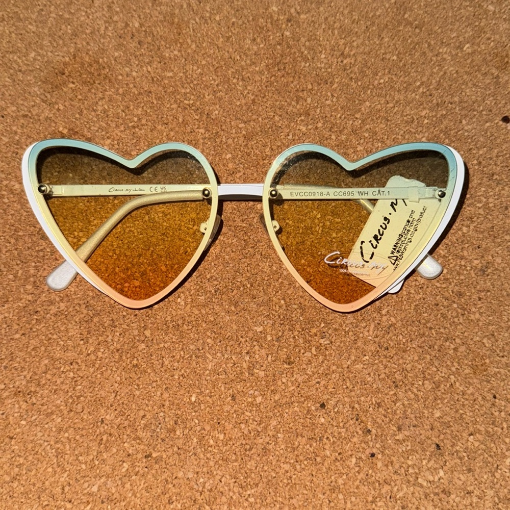 MWT Circus sunglasses